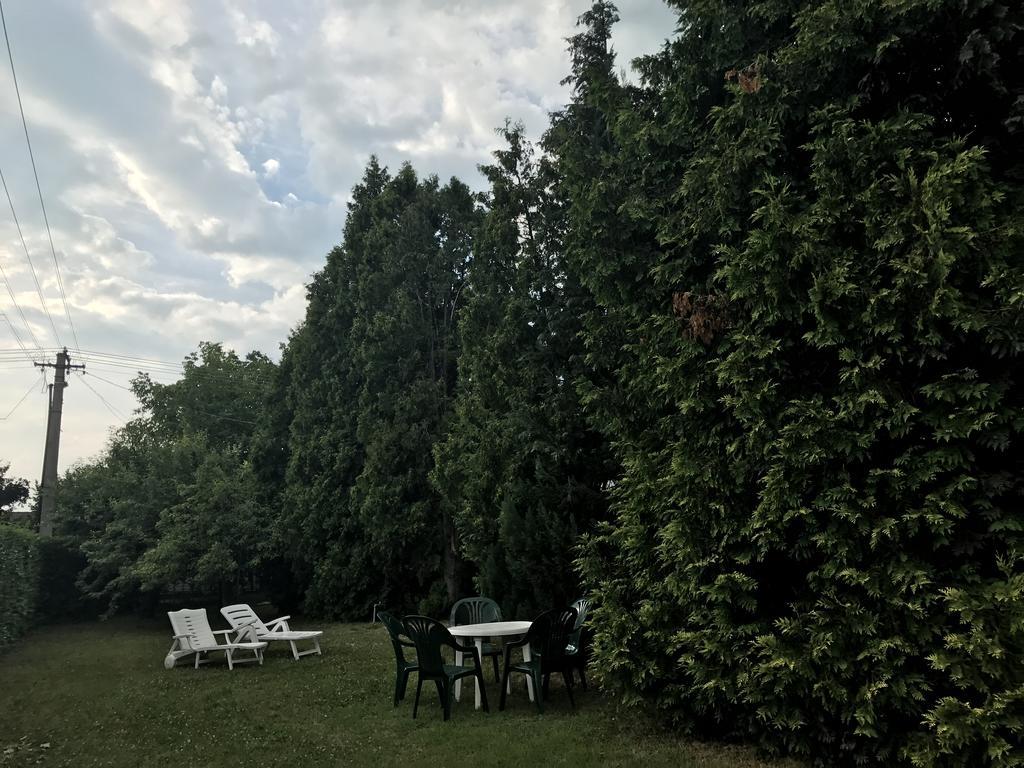 Retro Haz Pensionat Balatonszabadi Fürdőtelep Eksteriør billede