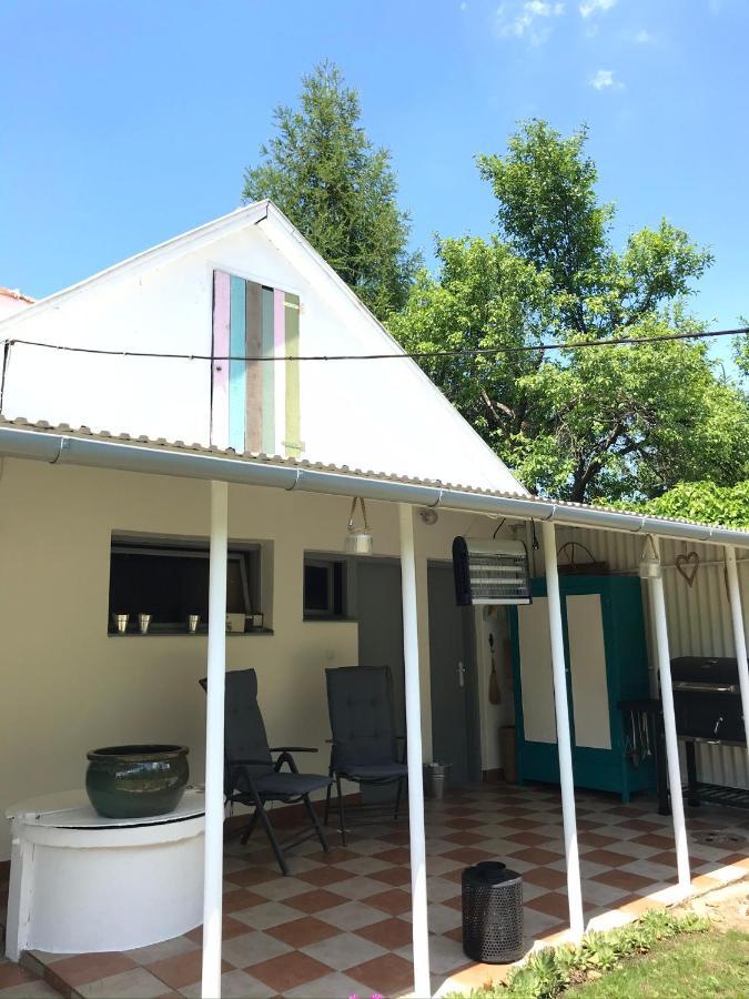 Retro Haz Pensionat Balatonszabadi Fürdőtelep Eksteriør billede